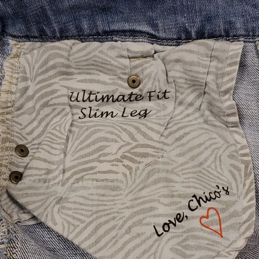 Chicos Platinum Denim Blue Jean Capris NWOT - Picture 13 of 15